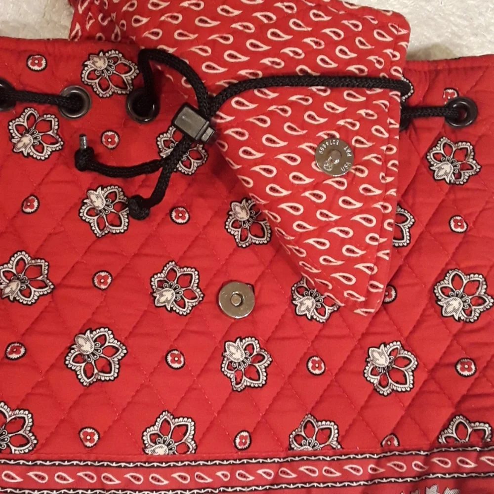 Vera Bradley Medium Red Flowered Backpack.⚘️